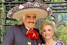 la viuda de vicente fernandez demanda a televisa por violencia de genero mediatica.