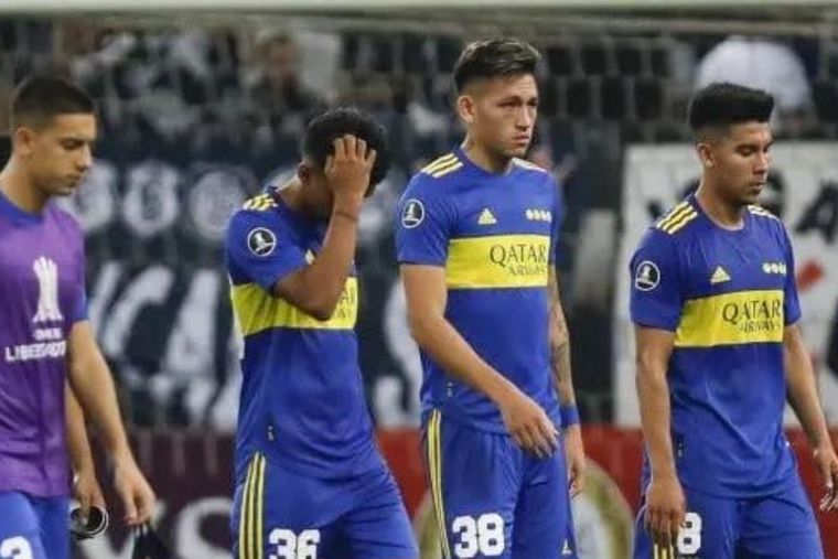 Boca podría sufrir duras sanciones por el repudiable accionar racista de sus hinchas.