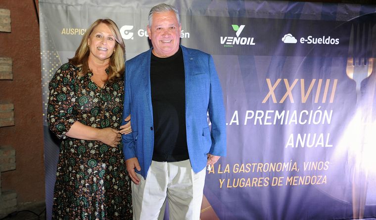 Mariano Di Paola, un prócer del vino argentino, junto a su esposa Miriam. Mariano Di Paola, un prócer del vino argentino, junto a su esposa Miriam.