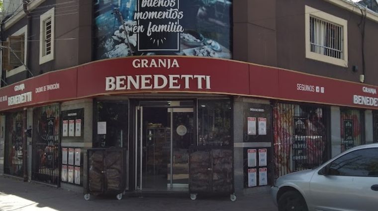 La sucursal del Granja Benedetti que fue blanco del asalto armado la noche de este sábado en Godoy Cruz.&nbsp;