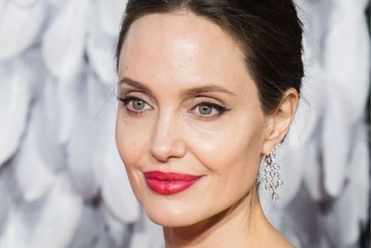 Jolie Foto: Harpers Bazaar