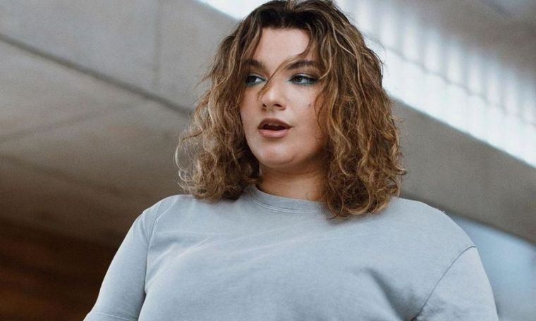 Luz Gaggi firmó contrato con Sony Music. La ex participante de La Voz Argentina compartió la noticia en Instagram.