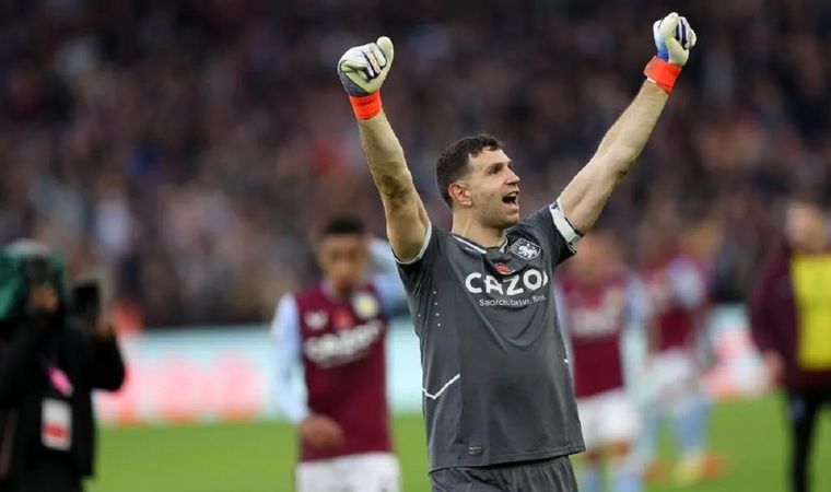 El Dibu fue clave en la victoria del Aston Villa. Foto: EFE