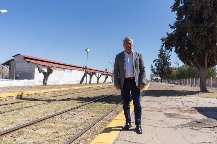 Tren de cercanías desde Junín a Maipú. El gobernador Alfredo Cornejo.