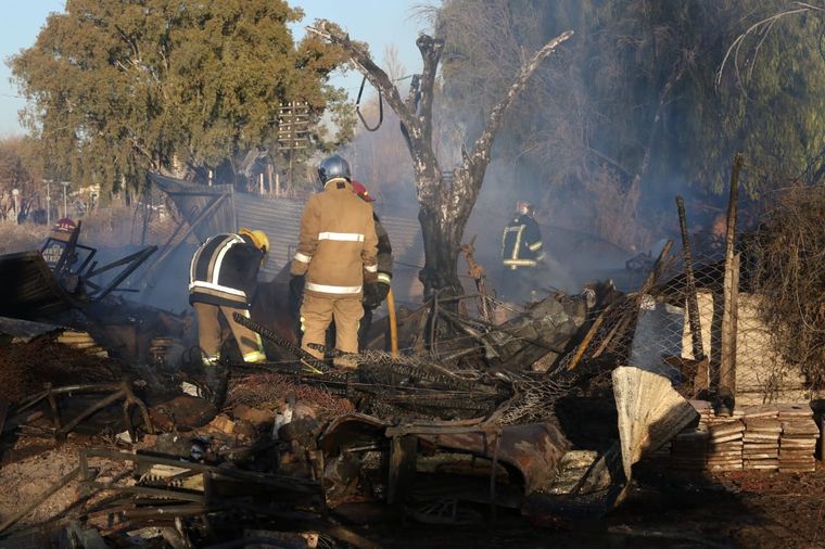 En tan solo 10 minutos las llamas consumieron una vivienda Foto: Maximiliano Ríos/MDZ