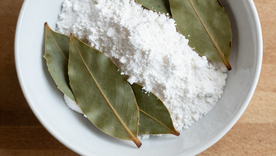 La combinación de laurel y bicarbonato puede tener varios usos en el hogar. Foto: Freepik La combinación de laurel y bicarbonato puede tener varios usos en el hogar. Foto: Freepik
