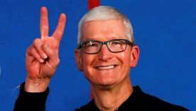 Foto: REUTERS. El premio hace parte de un trato que Cook firmó cuando tomó el relevo de la dirección de la compañía de parte de Steve Jobs.