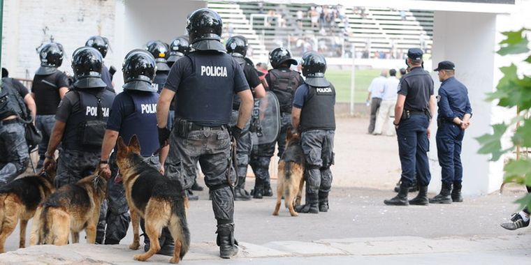La justicia determinó que la policía es responsable por los actos de sus perros. Foto: Alf Ponce / MDZ