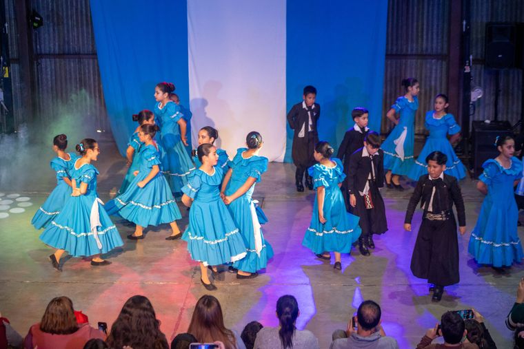 La Nave Cultural vivió la previa del 25 de mayo a pura cultura y gastronomía.&nbsp;