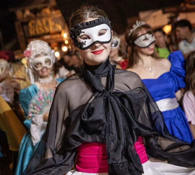 La magia veneciana en Villa General Belgrano fue uno de los más convocantes en este fin de semana largo de Carnaval Foto: Turismo Villa General Belgrano