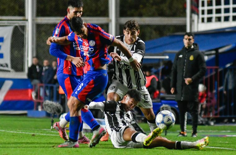 Gimnasia perdió ante San Lorenzo en el Nuevo Gasómetro.