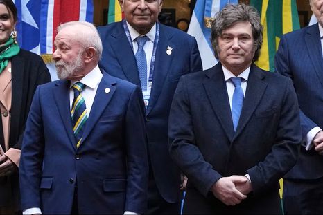 Milei habló de opereta para mostrar una crisis económica y apuntó contra Lula.