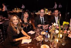 La mesa con Vero Lozano, Moria Casán, Diego Ramos y Mauro Cernadas. Foto: Gentileza Grupo Mass La mesa con Vero Lozano, Moria Casán, Diego Ramos y Mauro Cernadas. Foto: Gentileza Grupo Mass