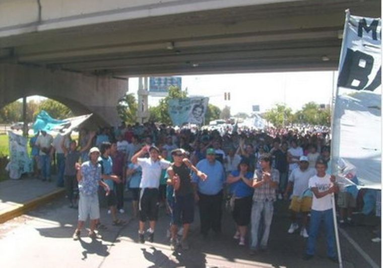 Hubo un corte de tránsito en Vicente Zapata y Costanera. Foto: Gentieza