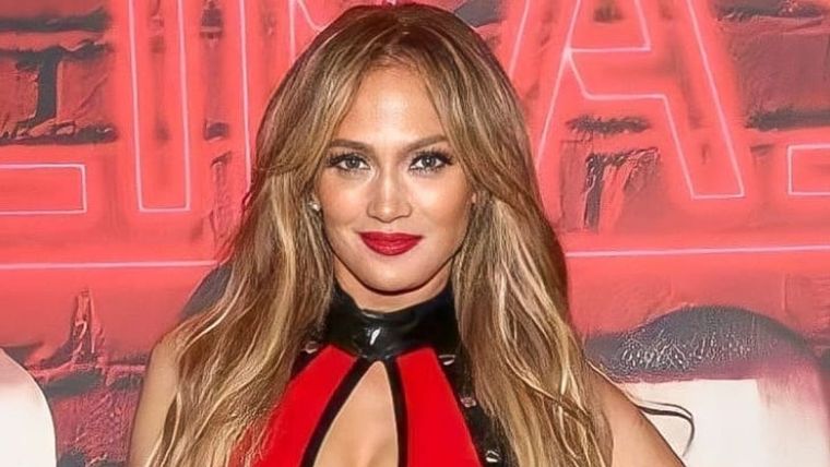 Con mini bikini jugando en el agua: Jennifer López dejó a más de uno sin palabras