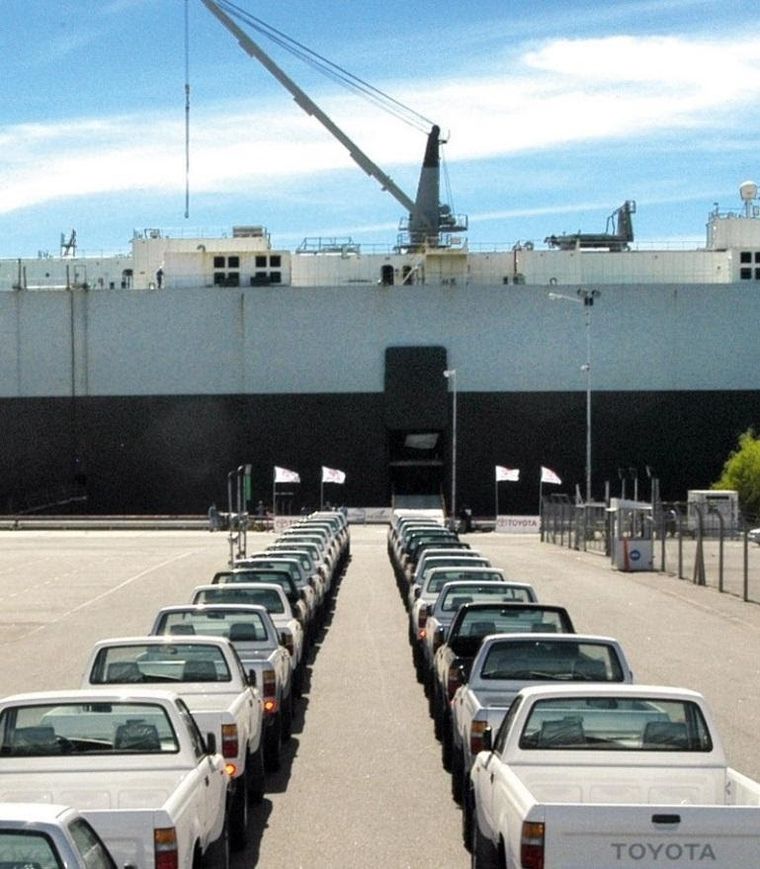 Primer embarque de Hilux a Brasil y Uruguay, en 1997.