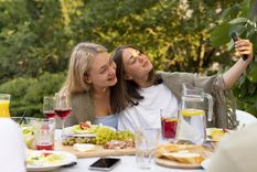 La nueva tendencia entre los jóvenes es desayunar en las bodegas para los cumpleaños o después de una noche de baile. Foto: Freepik.