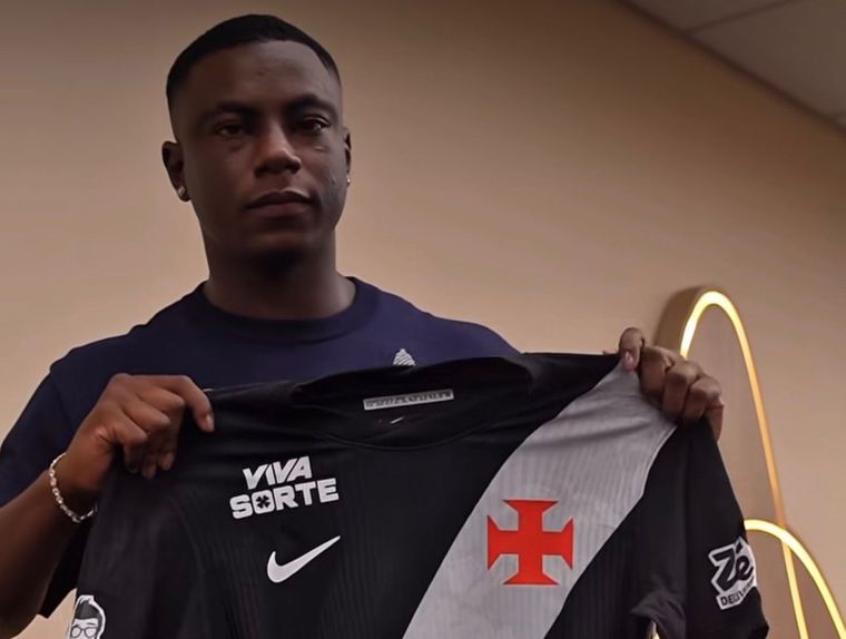 Luego de la novela con Boca, Marino Hinestroza fue presentado en Vasco. Luego de la novela con Boca, Marino Hinestroza fue presentado en Vasco.