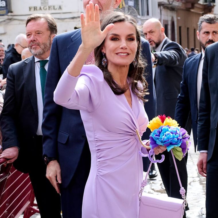 Letizia Ortiz propone tres vestidos que son un acierto para cualquier evento primaveral Foto: Vogue México