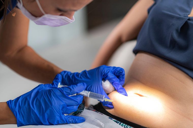 A pesar de ser un procedimiento ambulatorio, la lipólisis laser conlleva riesgos.