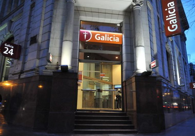 El robo se produjo en la sucursal de España y Necochea. Foto: Flor Kaiser/MDZ