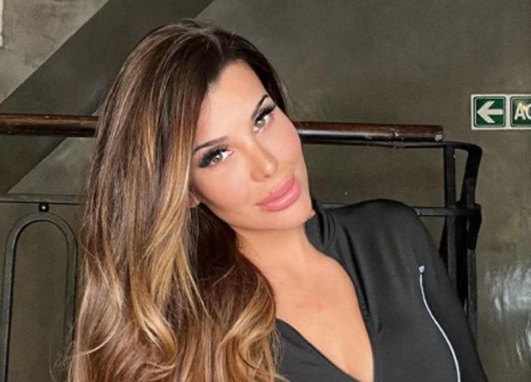 El look sexy y sofisticado de Charlotte Caniggia.