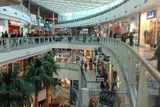 Muchos mendocinos analizan si conviene cruzar a Chile por tierra para aprovechar el Black Friday y la diferencia de precios. Muchos mendocinos analizan si conviene cruzar a Chile por tierra para aprovechar el Black Friday y la diferencia de precios.