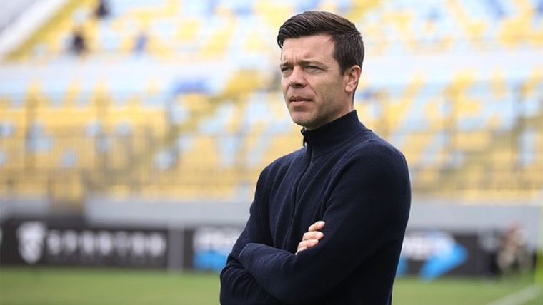 El rosarino de 44 años inició su carrera como entrenador en las inferiores de Rosario Central y viene de dirigir al Everton de Chile. Foto: Archivo