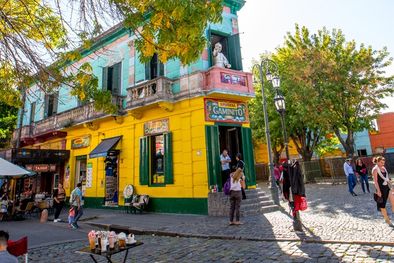 MDZol | El barrio de La Boca es uno de los que más visitados por los extranjeros. ¿Por qué las las están pintadas de tantos colores?, preguntan Foto: Turismo Buenos Aires