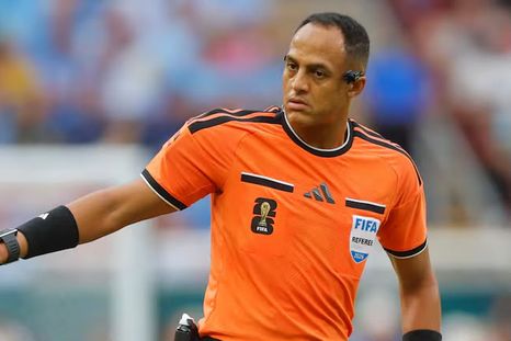 En Inglaterra cuestionaron la designación de Ismail Elfath para la semifinal del Mundial. En Inglaterra cuestionaron la designación de Ismail Elfath para la semifinal del Mundial.