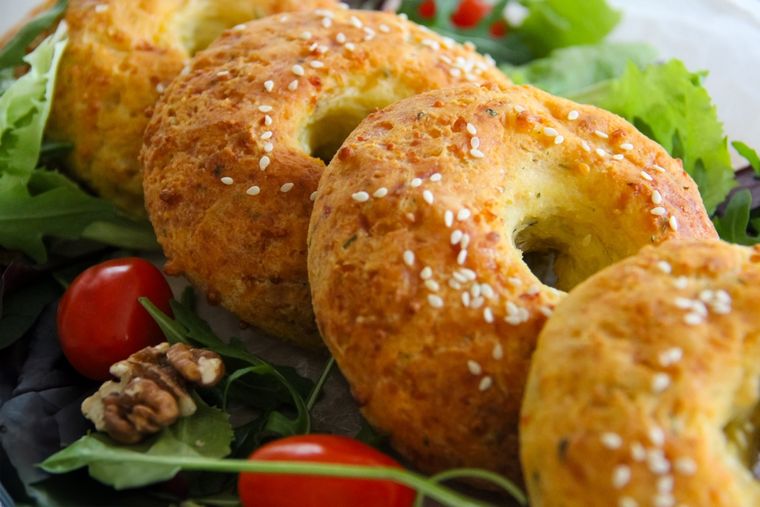 Descubre la receta de bagels keto que conquista paladares.