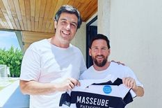 Chaqueto Campero, capitán general del CASI, y Messi, con la de la Academia del rugby. Foto: Instagram JuanChaqueto