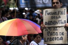 Ya en 2002 Argentina se declaró en default en medio de grandes protestas. Ya en 2002 Argentina se declaró en default en medio de grandes protestas.