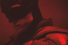 the batman: asi se ve robert pattinson con el traje del superheroe