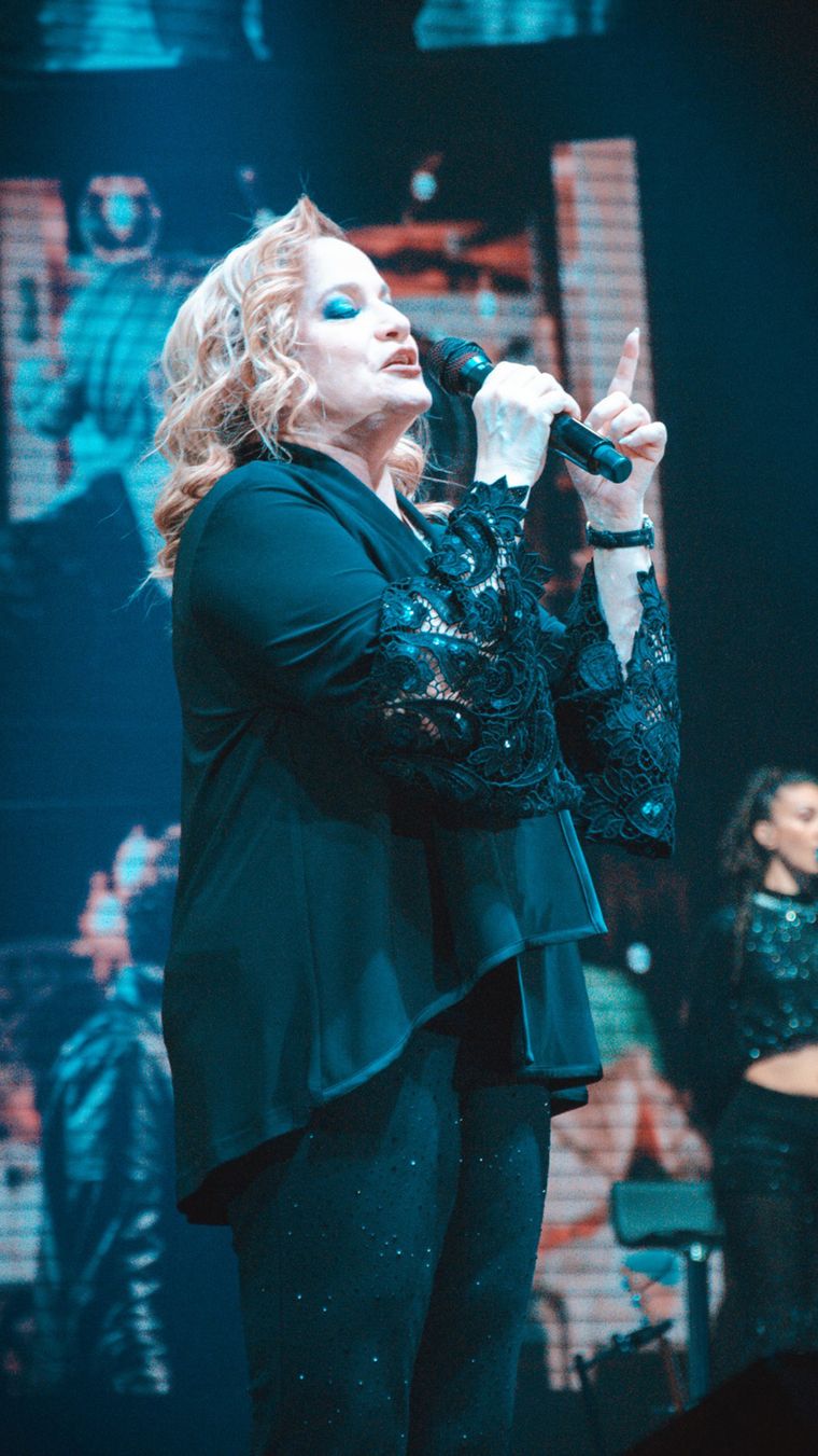 Lucía Galán verdaderamente se come el escenario. Lucía Galán verdaderamente se come el escenario.