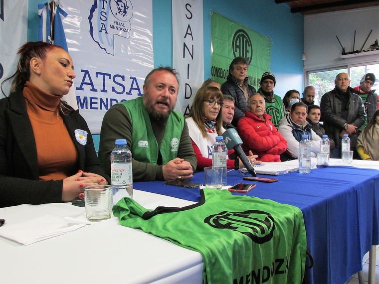 Macho junto a otros gremios. Foto: Prensa ATE
