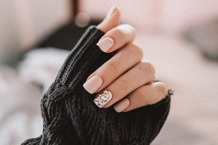 Te mostramos algunas ideas para que tengas en cuenta a la hora de realizarte una manicura para la oficina. Foto: Bien Bonita