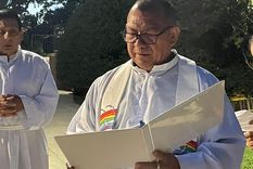 El padre Vidal Rivas (derecha), párroco de la iglesia San Mateo, en Hyattsville, Maryland.