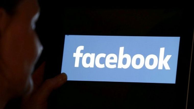 Facebook tomó la medida en respuesta a una propuesta de ley. Foto: REUTERS