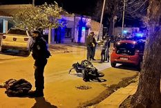 El ladrón quedó tendido en el suelo tras recibir los balazos del policía que defendió a su padre del asalto El ladrón quedó tendido en el suelo tras recibir los balazos del policía que defendió a su padre del asalto