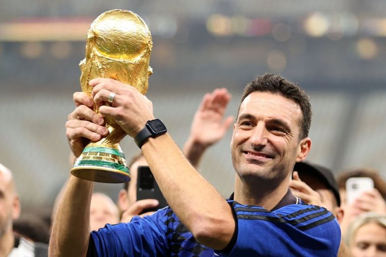 Scaloni explicó por qué se quebró cuando vio a Paredes.