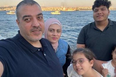 MDZol | Rushdi Abualouf junto a su esposa y sus tres hijos. Foto: BBC Mundo