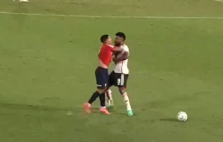 El cruce entre Saltita González y Miguel Borja Foto: Captura Paso a Paso