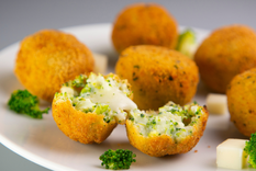 ¡Croquetas para toda la familia!: una receta que mezcla brócoli con queso