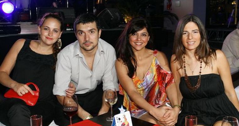 Ana Pasquier, Javier Ejarque, Claudia Pasquier y Analía Aragonés en la gran fiesta del Casino del Hyatt. Foto: Gentileza Marcelo Alvarez