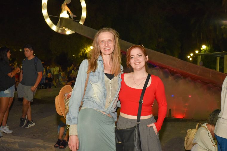 Jenn Brickman y Julia Moreno. Jenn Brickman y Julia Moreno.