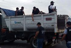 Los policías se escondieron en un camión de basura para atrapar a los narcotraficantes