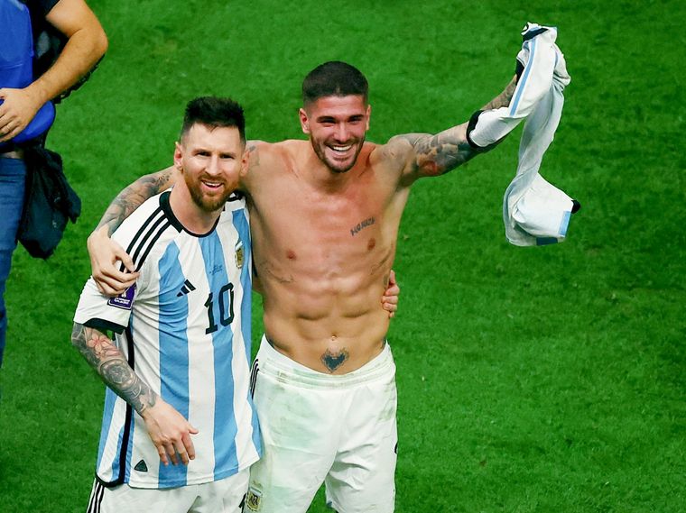 De Paul junto a Messi, inseparables en la Selección. Foto: NA