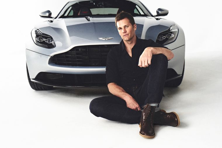 Tom Brady es un amante de los autos y posee una lujosa colección. Foto: Univisión