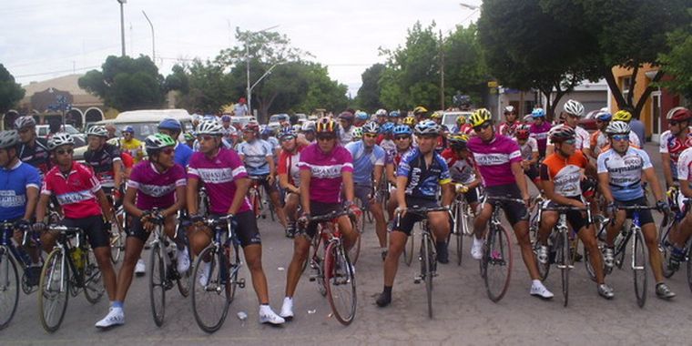 Los corredores esperan la disputa de la tradicional competencia. Foto: MDZ